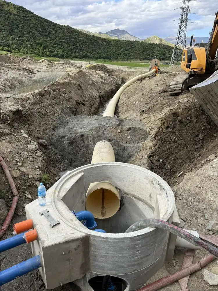 Pipe trench with concrete precast valve chamber during installation